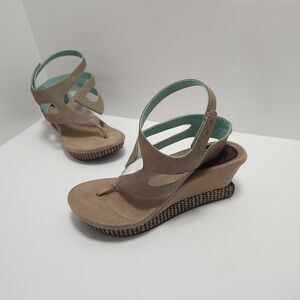 Modzori Reversible Womens Dandals Size 8